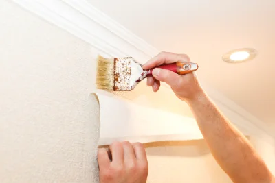 Pose de papier peint à Voise — revêtements muraux et toiles de verre